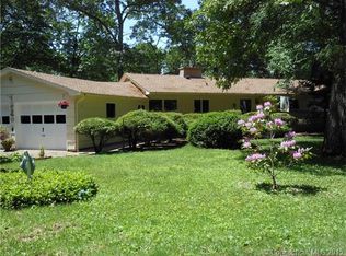16 S Glenwoods Rd, Gales Ferry, CT 06335