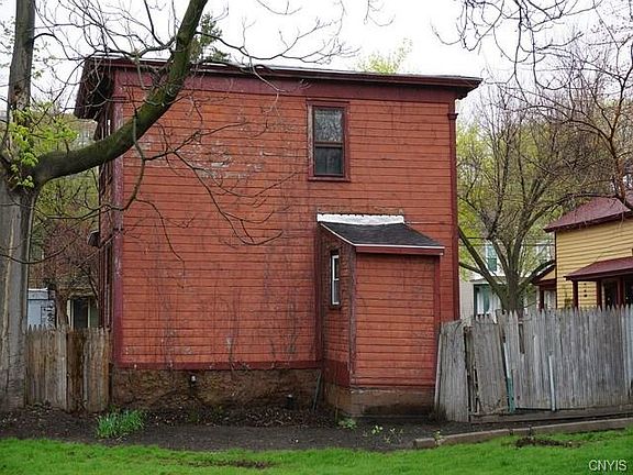 2nd image of 114-16 Gertrude St