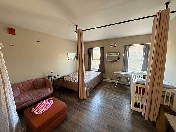 3rd image of 3069 N Oakland Ave APT 211
