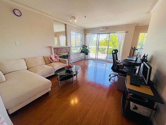 3rd image of 2288 Newport Ave #302