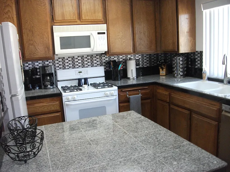 49225 Eisenhower Dr #49225 — Photo 5