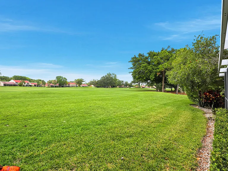 2 Monterey Pointe Dr — Photo 43