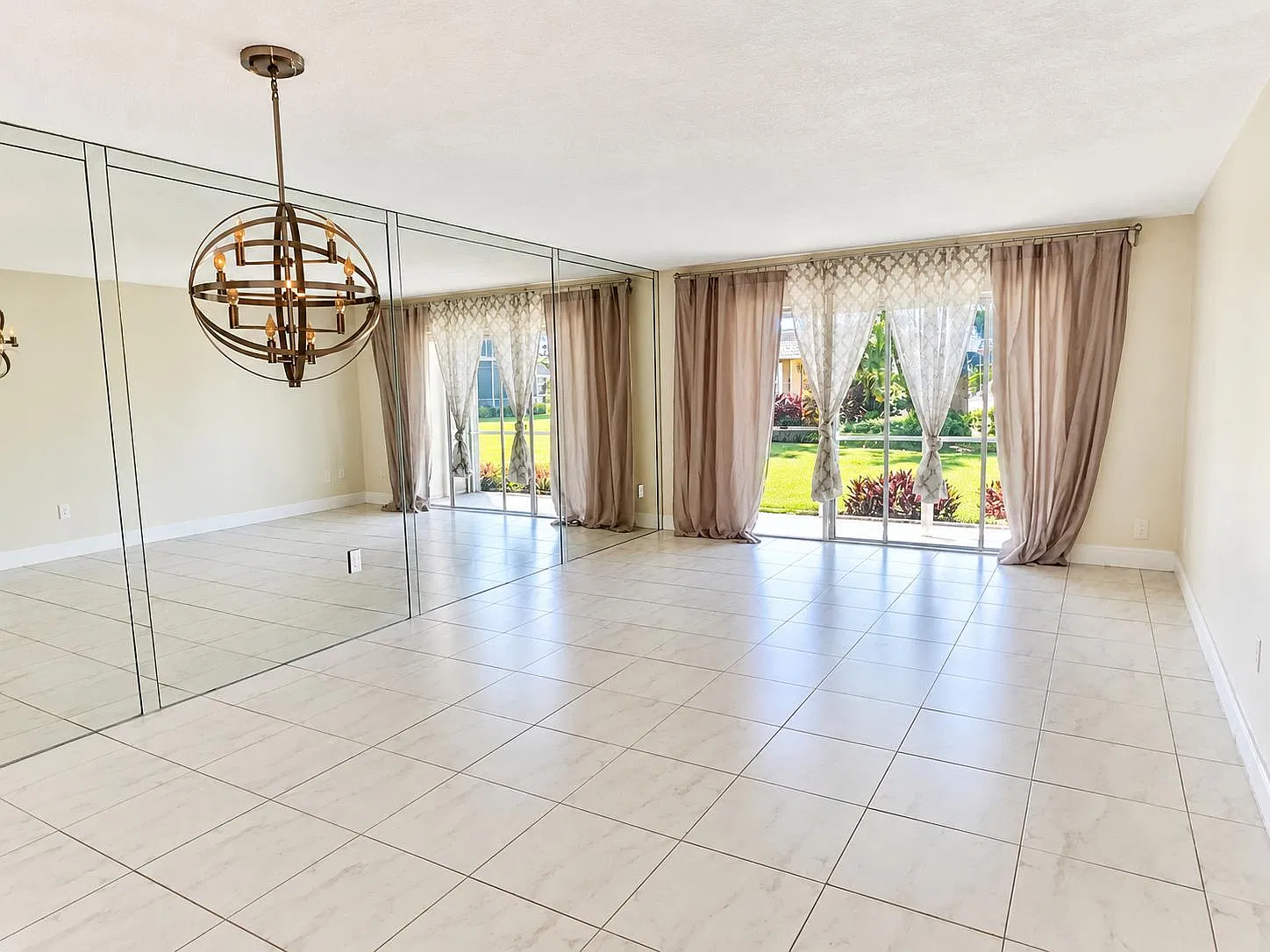 1 bed, 1.5 bath, 806 sqft, $1,950 — Photo 3