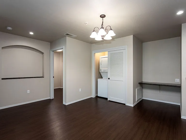 Harbor Pointe Apartments — Photo 7
