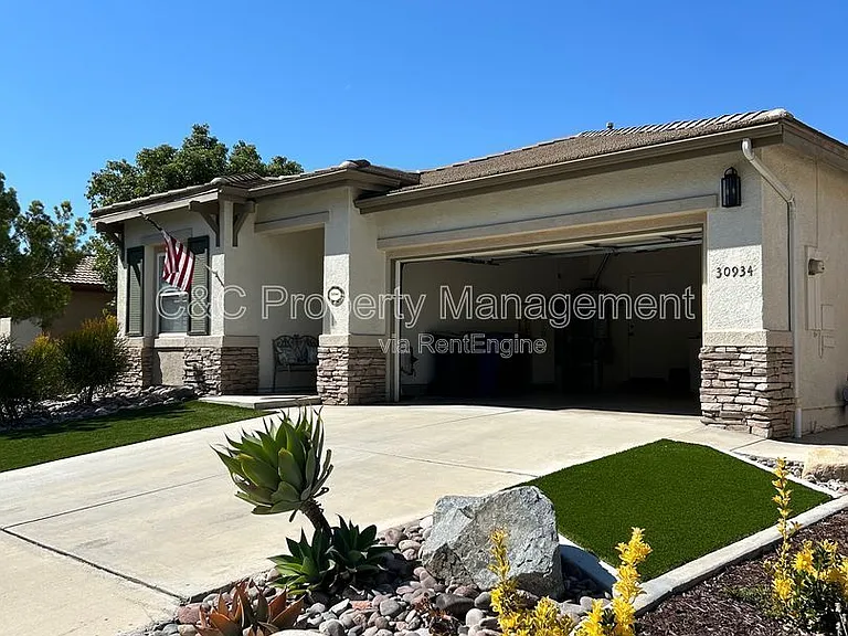 30934 Crystalaire Dr — Photo 1