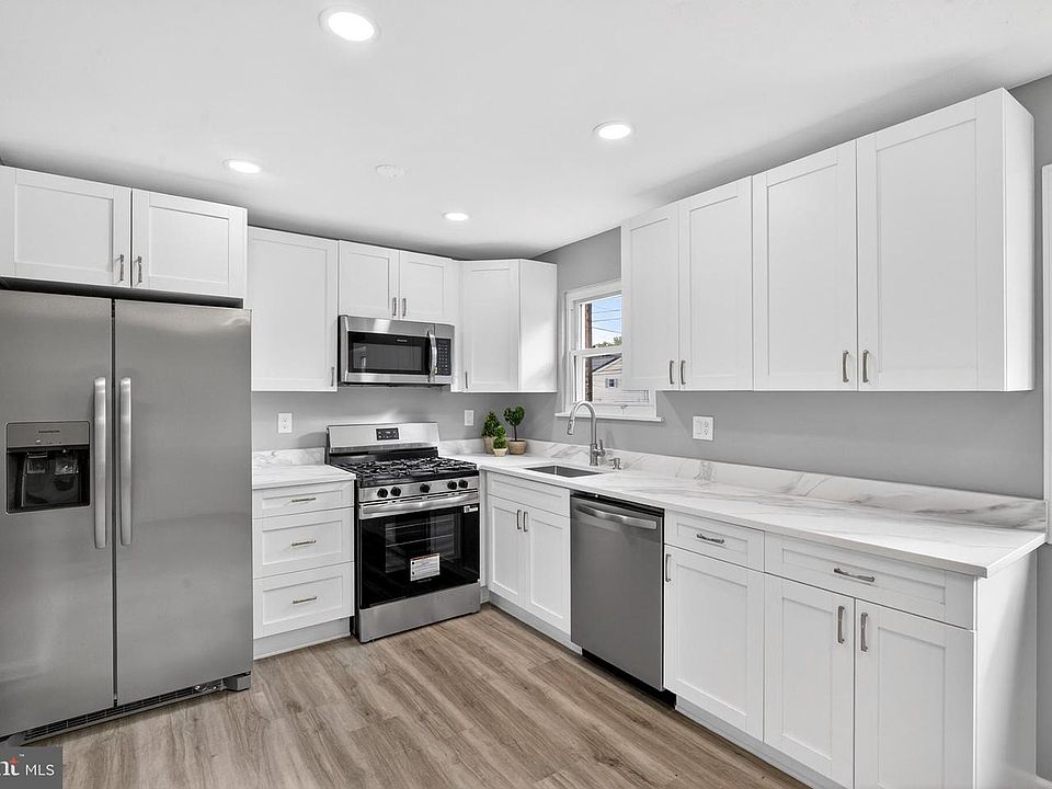 1st image of 814 Booker Pl