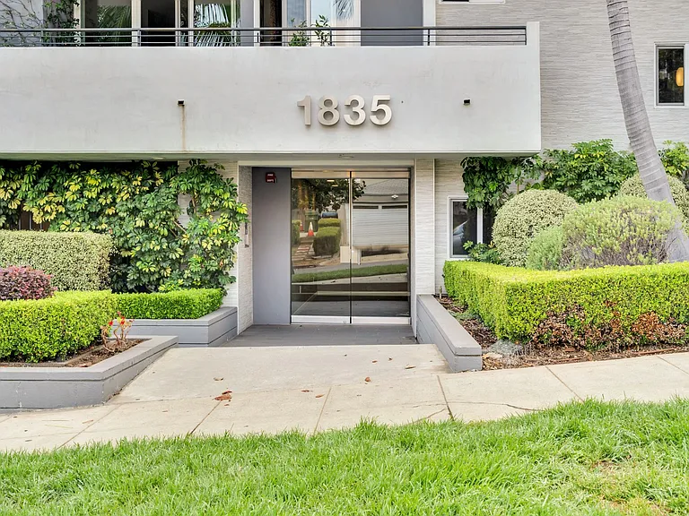1835 Holmby Ave — Photo 3