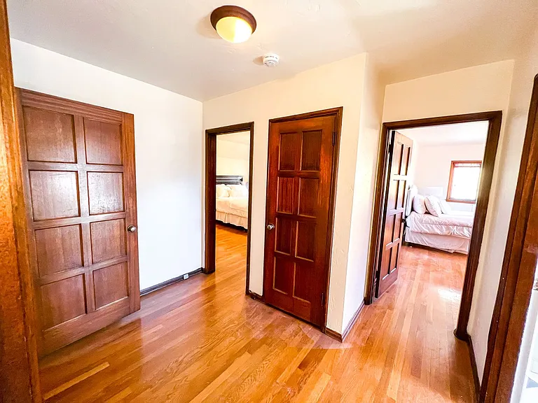 Ten-O-Five Anhalt Apartments — Photo 14
