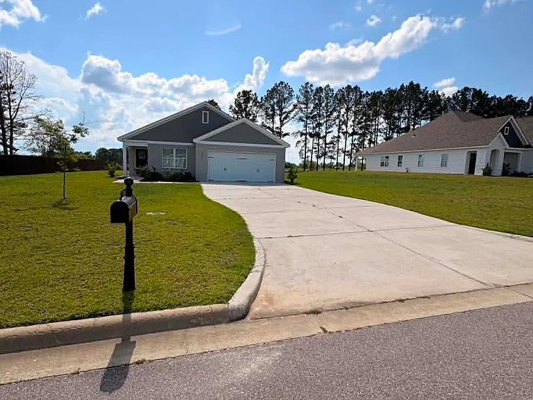 305 Lantana Ct — Photo 1