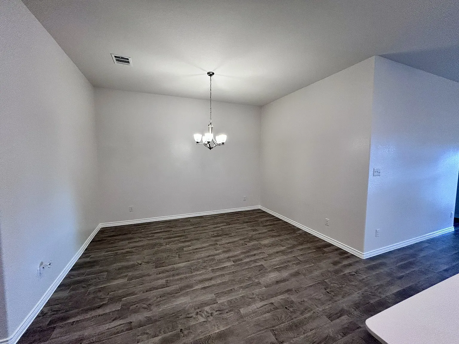 4 bed, 2157 sqft, $2,795 — Photo 4