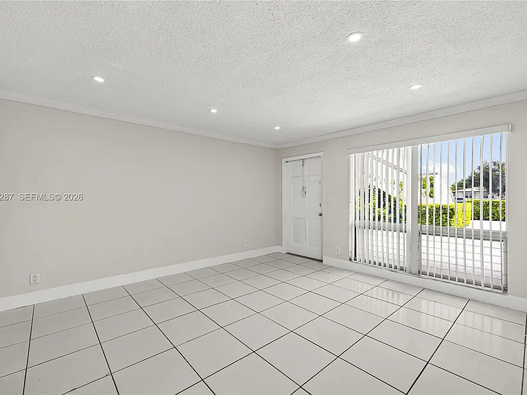 5450 Hollywood Blvd #107 — Photo 6