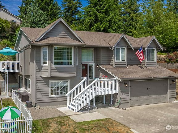 2nd image of 8411 181st Avenue E