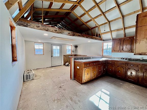 3rd image of 5998 Golden Nugget Rd