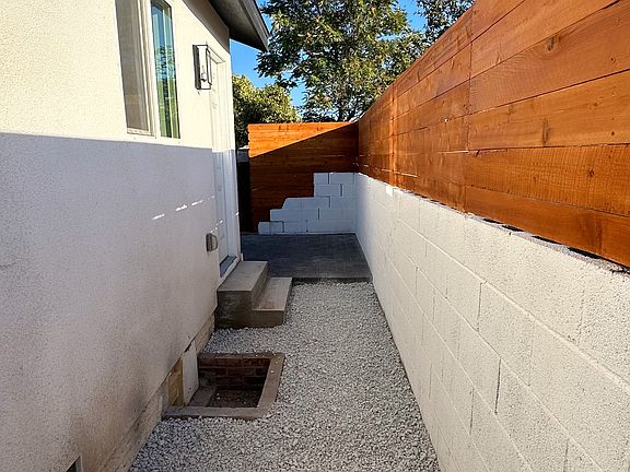 5th image of 10207 Bartee Ave