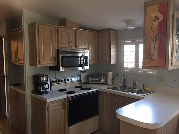 4th image of 88 Nettles Blvd