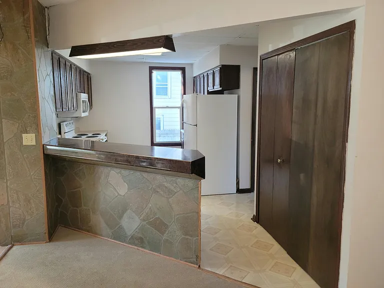 1033 S Park St — Photo 8