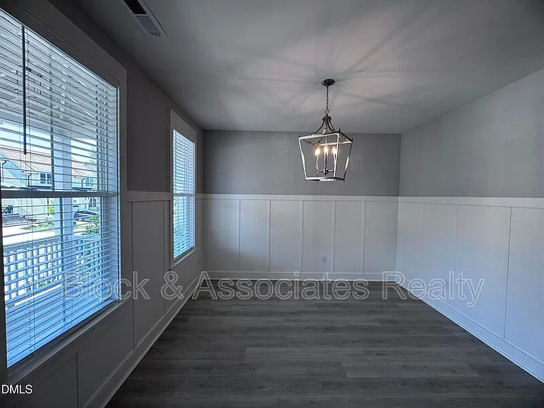 440 Douglas Falls Dr — Photo 3