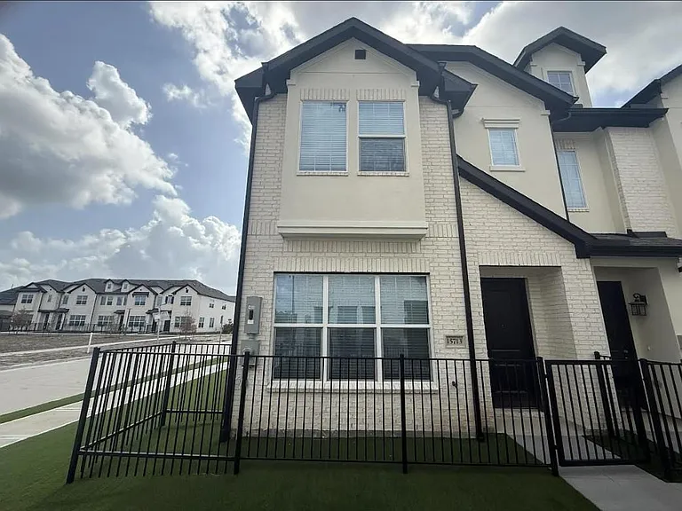 15713 Strongbow Terrace Dr — Photo 1