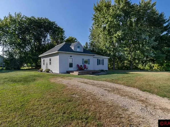 370 E Woodlawn St, Le Center, MN 56057