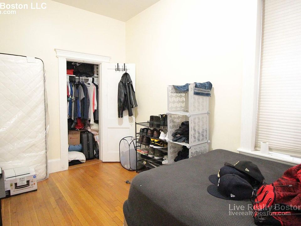 2nd image of 447 Park Dr #2R