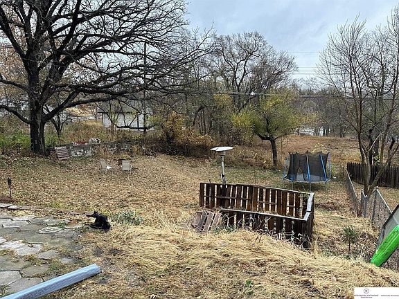 3rd image of 214 Oak St