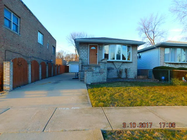 7020 W 75th St photo 1
