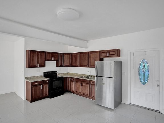 4th image of 12807 Lake Dr #A