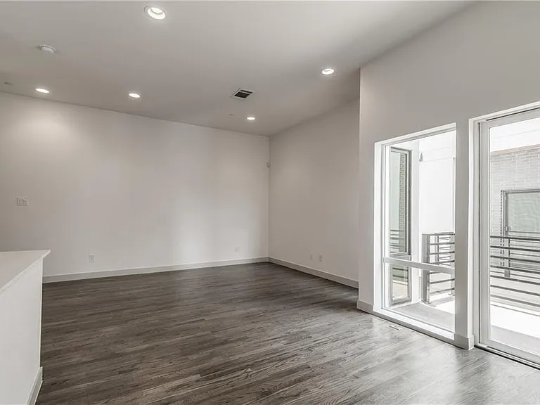 2290 N Fitzhugh Ave #20 — Photo 21