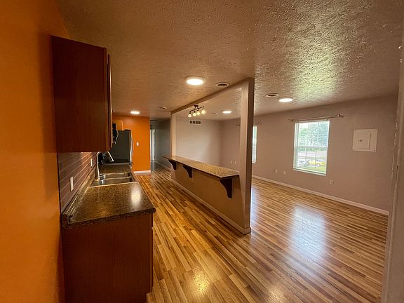 2nd image of 1494 Park Ave W Unit 1