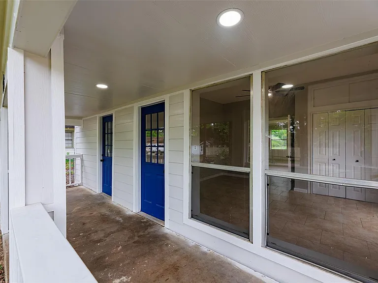 704 W Willis St — Photo 2