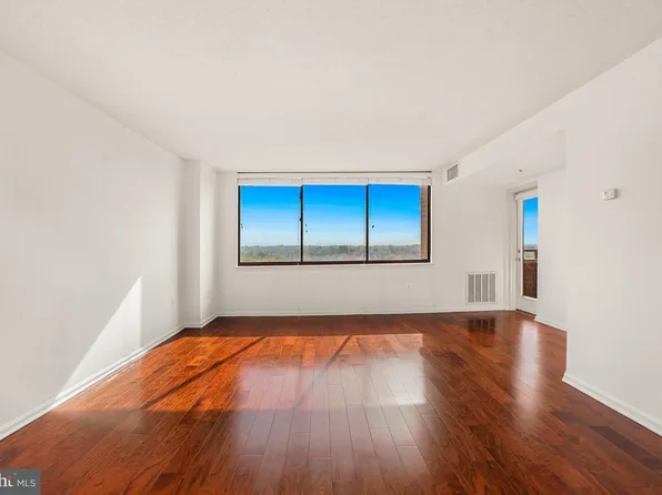 10101 Grosvenor Pl, Rockville, MD