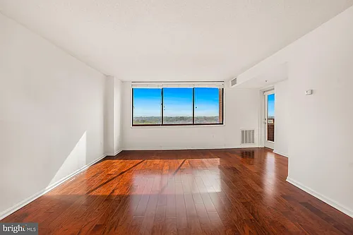 10101 Grosvenor Pl Photo 1