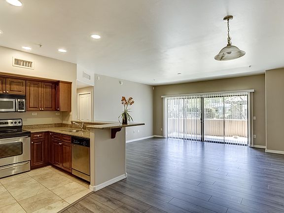4th image of 20660 N 40th St Unit 1117
