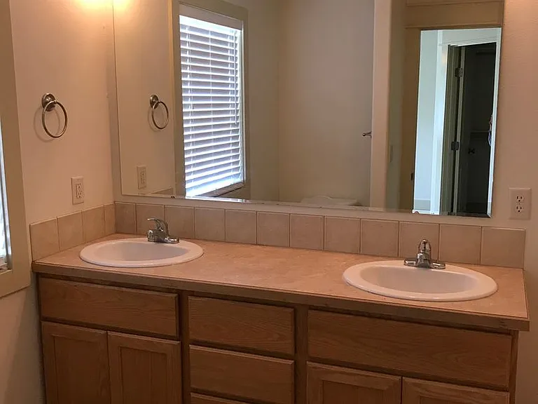 2131 S Amy Ave — Photo 28