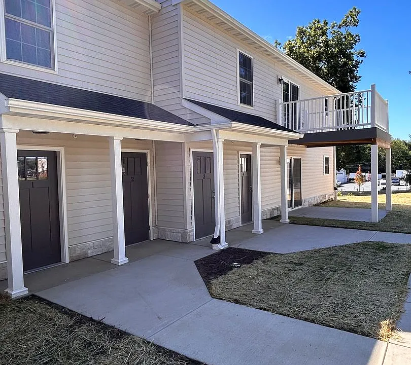 558 Longfellow Dr