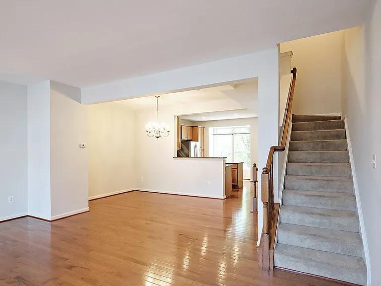 914 Bing Ln — Photo 1