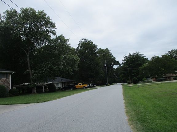 4th image of 2655 S Lakeview Dr SW