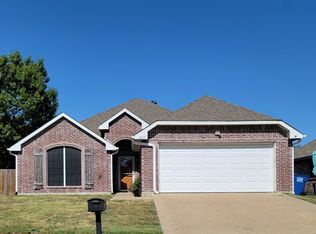 225 W Willow Creek Dr, Glenn Heights, TX 75154