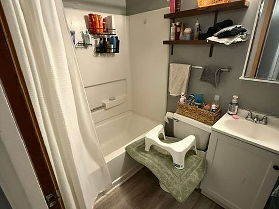 4th image of 625 W 13th St