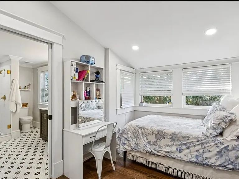 366 E Dixie Ave — Photo 14