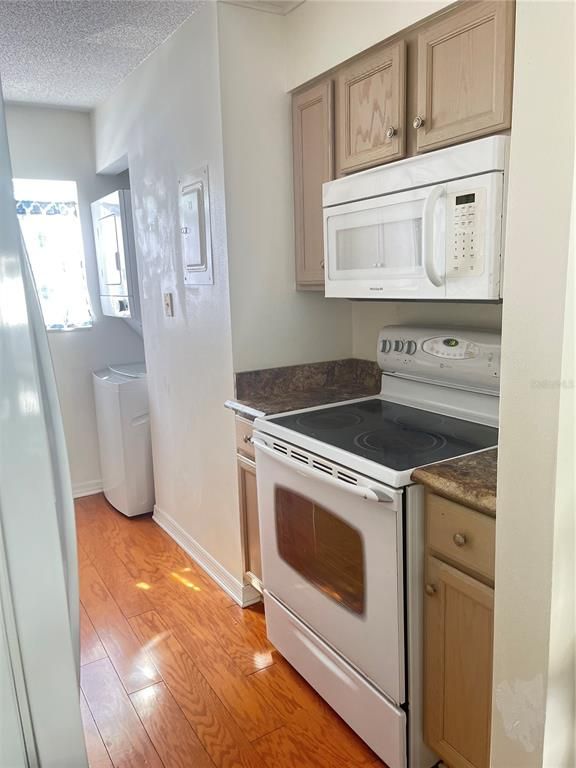 689 Lake Howard Dr NW APT 1E, Winter Haven, FL - View 5