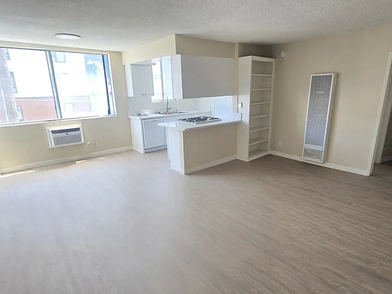 205 - fully renovated! New kitchen & bathroom!