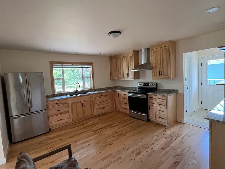 939 Ford St — Photo 5