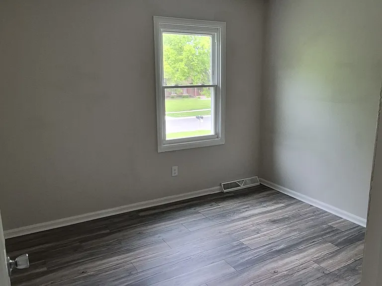 5739 Cresthaven Ln — Photo 13