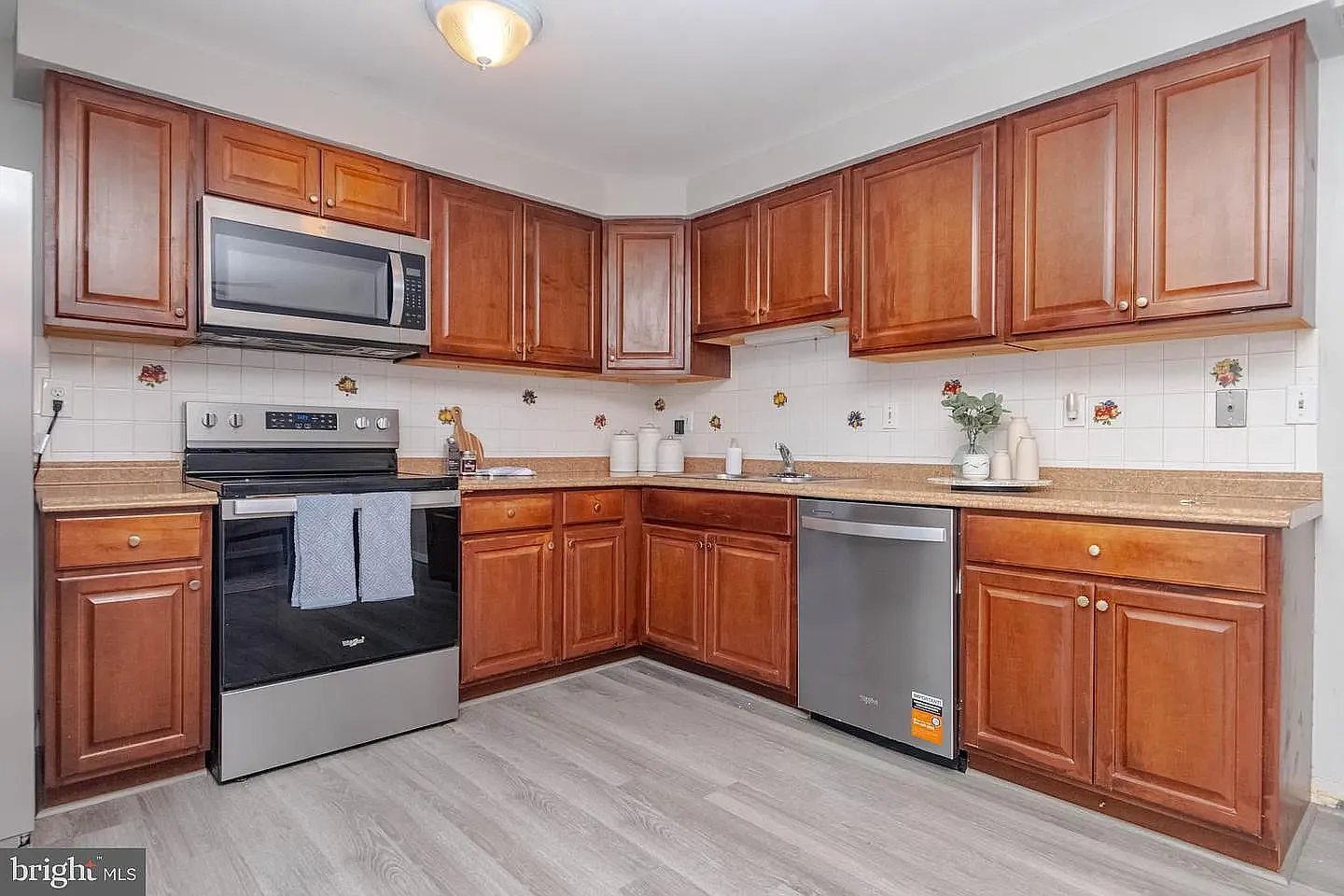 3 bed, 2.5 bath, 1540 sqft, $2,500 — Photo 2