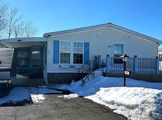 901 Hollywood Dr, Lockport, NY 14094