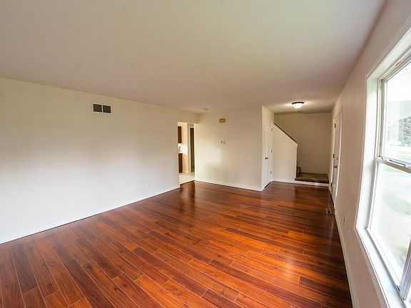 3rd image of 6368 Maeve Ln