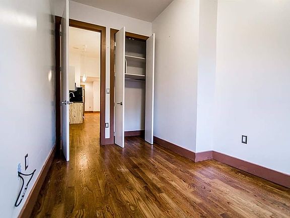 3rd image of 117 Jefferson Ave #Twor