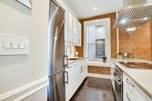 Sold by Level Group | media 18