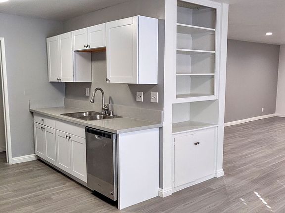 4th image of 10741 Moorpark St APT 12A